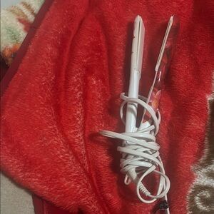 White and Red Hair Straightener